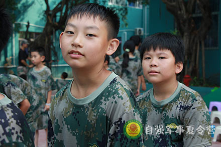 毛毛蟲大(da)戰